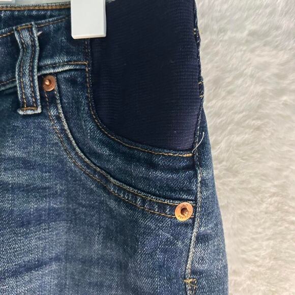 Gap dark wash maternity denim shorts with frayed hem and side panels 8 - Picture 4 of 8